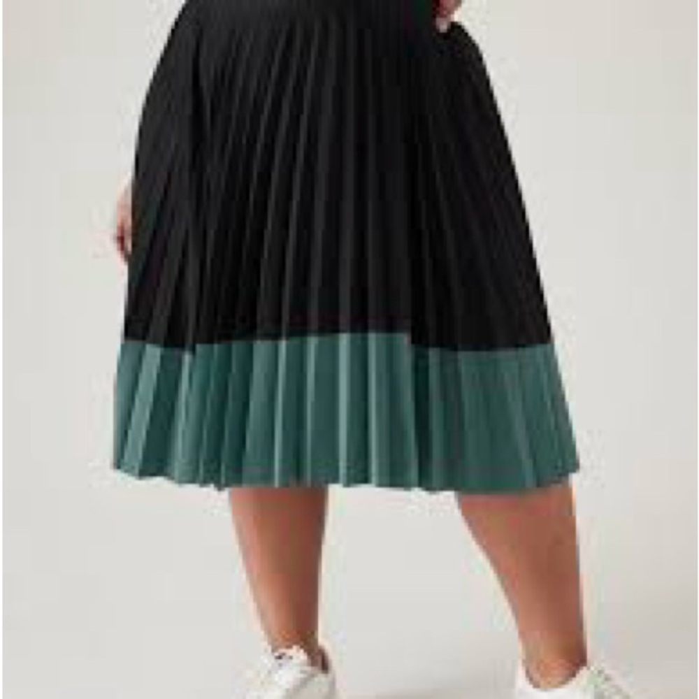 Athleta Swing Forward Pleated Skirt